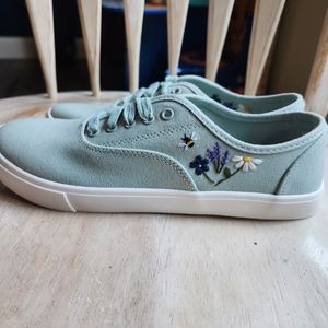 Hand Embroidered Time & Tru Green Canvas Sneakers - 8